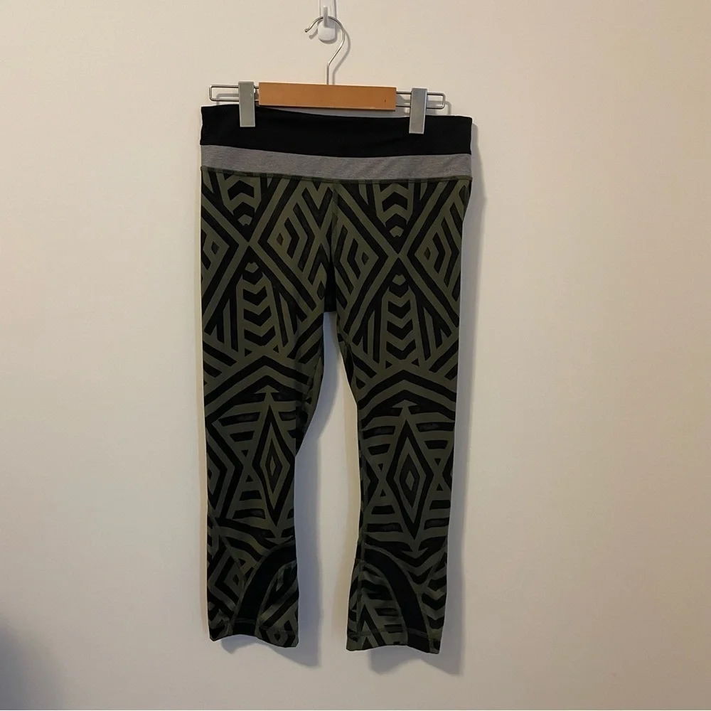 Lululemon Cropped Leggings Green and Black Size 6 - Picture 2 of 9